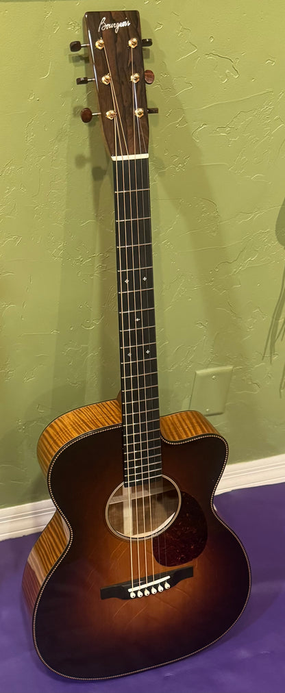 Bourgeois DB Signature OMC Sunburst, bearclaw Sitka Spruce/ Flamed Maple