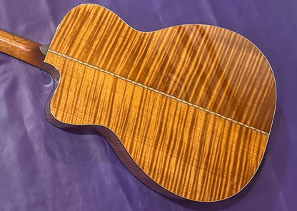 Bourgeois DB Signature OMC Sunburst, bearclaw Sitka Spruce/ Flamed Maple