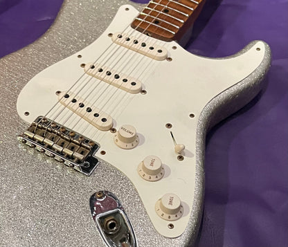Fender Custom Shop Stratocaster 15th Anniversary Journeyman aged Silver Sparkle
